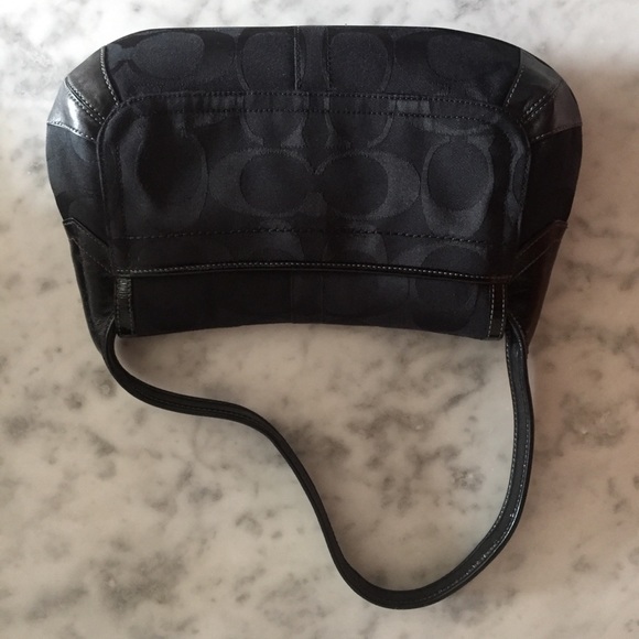 Authentic Coach Classic Black Shoulder Bag - Picture 4 of 8